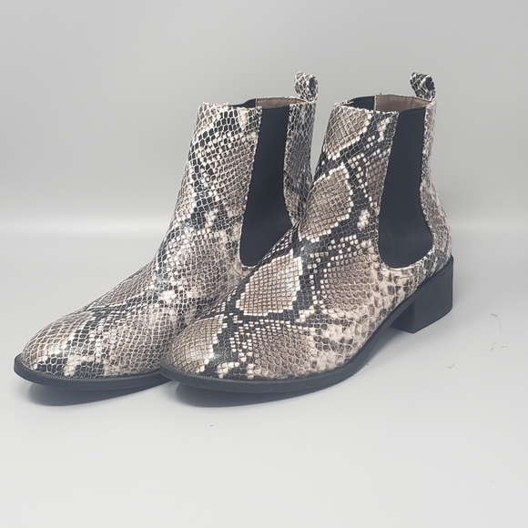 Forever 21 Chelsea Ankle Boots - Picture 8 of 9